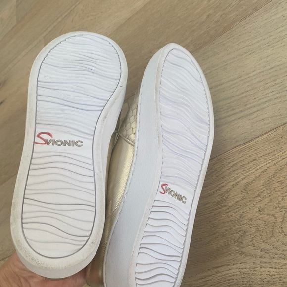 Vionic scalloped slip on sneaker gold size 8 - Picture 4 of 6